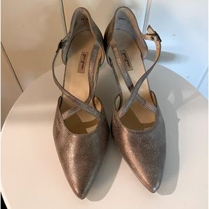 Paul Green x-strap Heels size 9 silvery gold